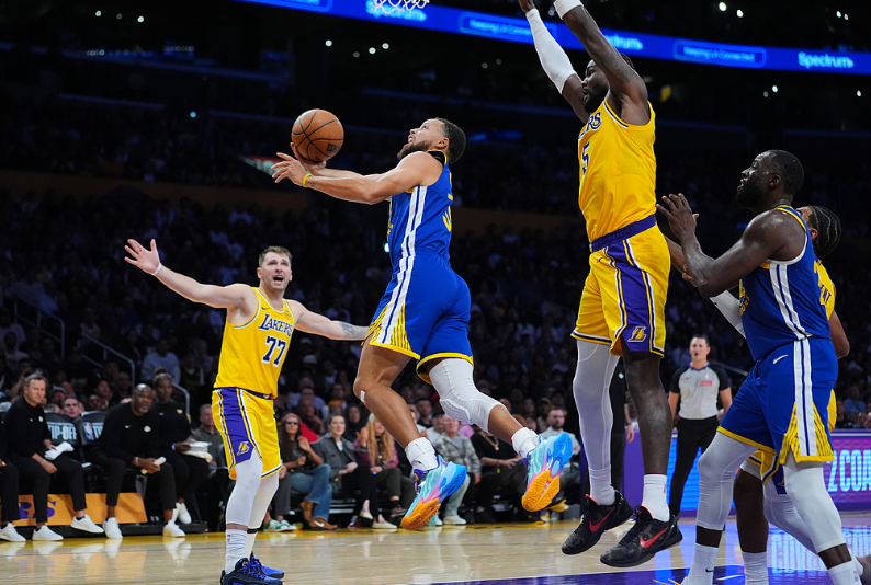 东契奇引领, 詹姆斯因伤, 续打铁 东契奇引领, 詹姆斯因伤, 续打铁